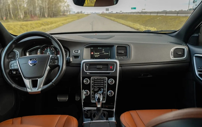 Volvo S60 cena 77800 przebieg: 112000, rok produkcji 2016 z Kutno małe 352